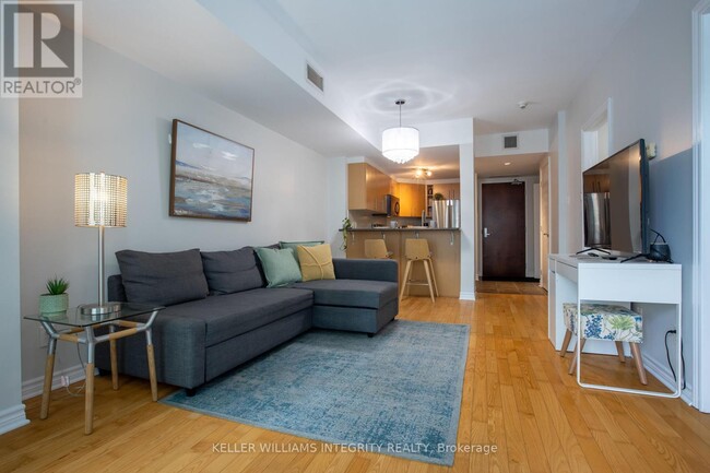 Building Photo - 200-200 Rideau St