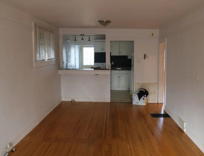 Photo du bâtiment - 824 College Ave