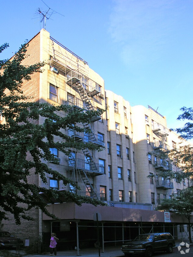 Building Photo - 124 E.
