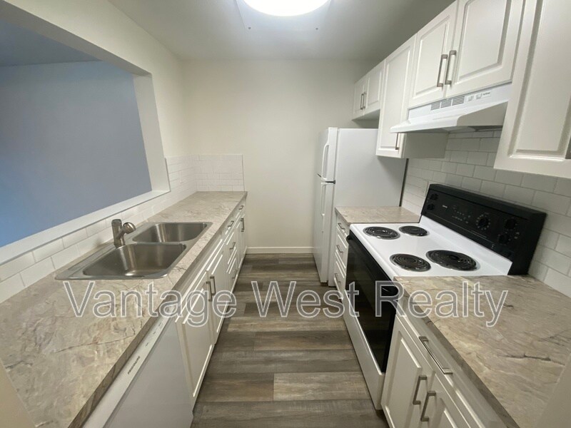 Photo principale - 2035-2035 Baron Rd