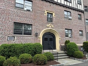 Building Photo - 1444 Boston Post Rd