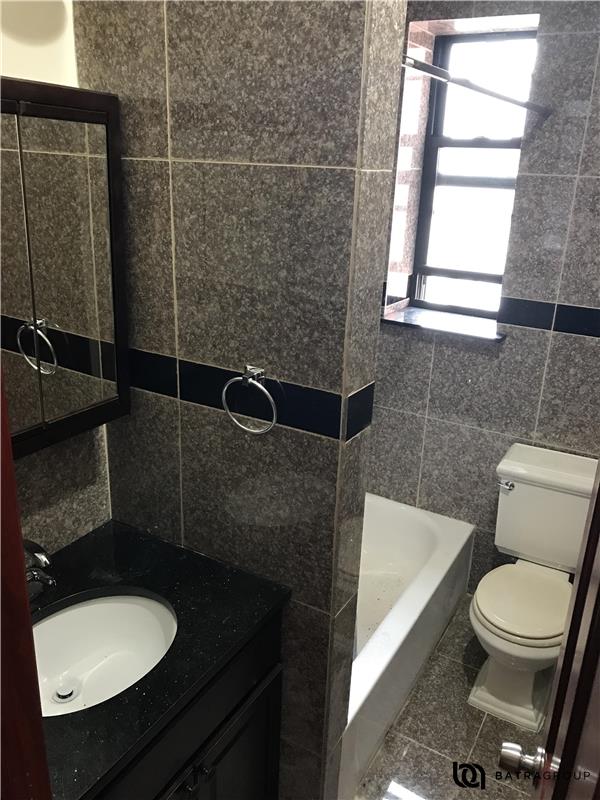 Foto del edificio - 3955 64th St