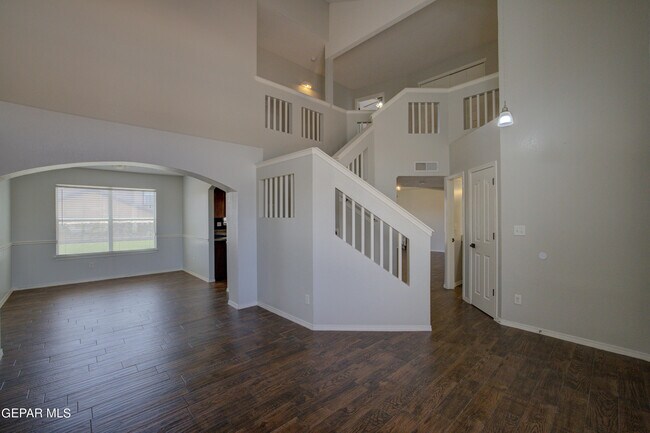 Building Photo - 500 E San Antonio Ave