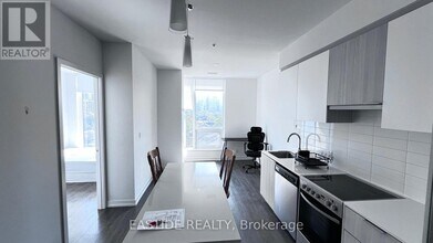 Building Photo - 203 College St