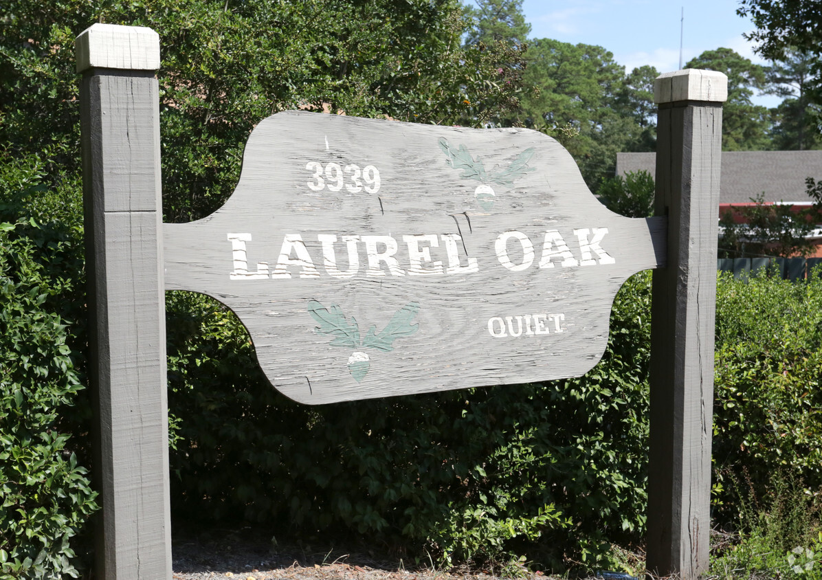 Building Photo - Laurel Oak