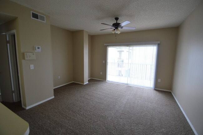 Foto del edificio - HALF OFF 1ST MONTHS RENT! The Landings 3rd...