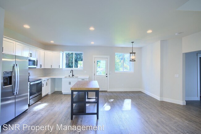 Building Photo - 6 br, 3 bath House - 422 124th St S