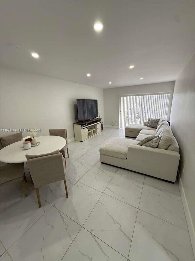 Foto del edificio - 7727 SW 86th St