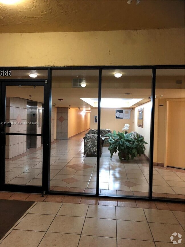 Building Photo - 9686 Fontainebleau Blvd