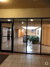 Building Photo - 9686 Fontainebleau Blvd