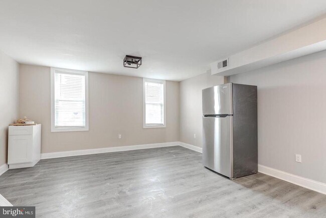 Foto del edificio - 608 E 9th St