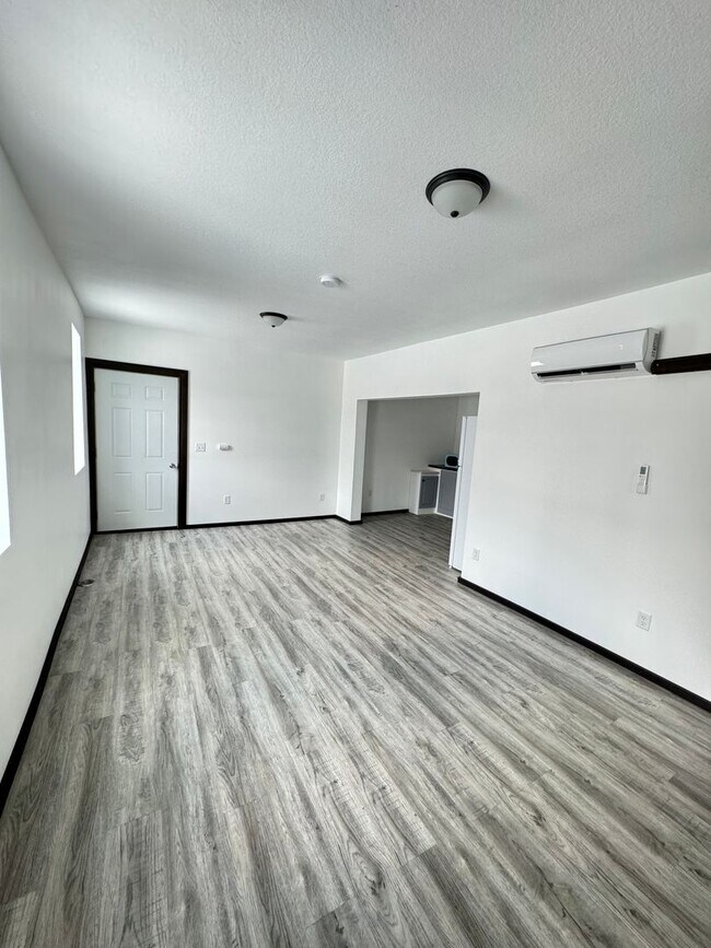 Foto del edificio - 1 Bed, 1 Bath Apartment in Millersburg IN