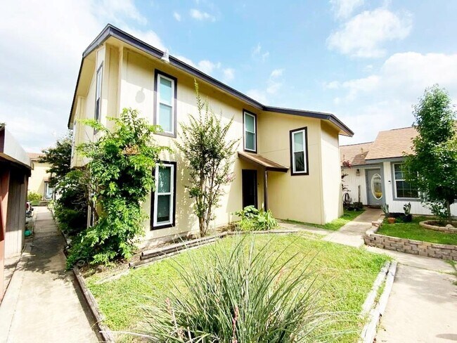 Foto del edificio - 4715 Misty Slope Ln