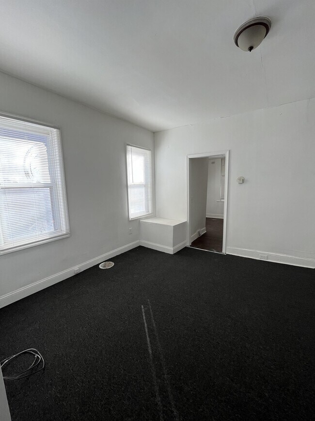 Building Photo - 136 N Conestoga St