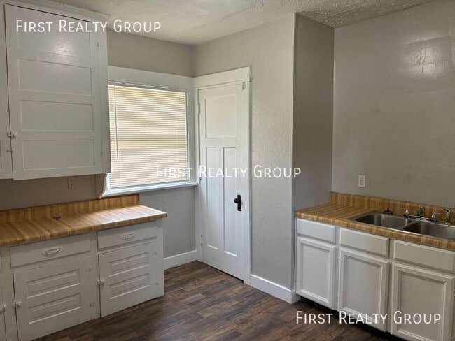 Foto del edificio - 222 S Findlay St