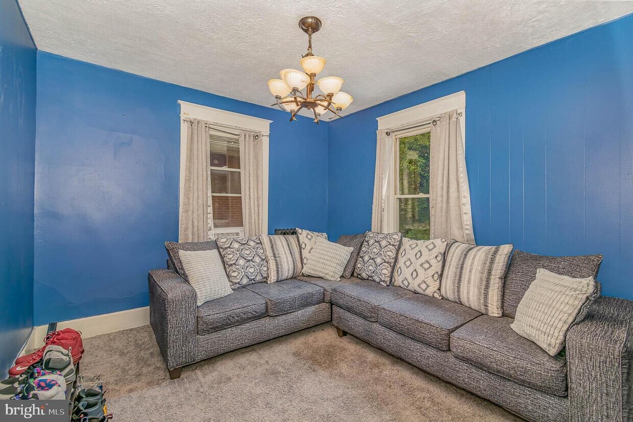 2201 Walnut St Unit 2ND FLOOR REAR, Harrisburg, PA 17103 Apartment