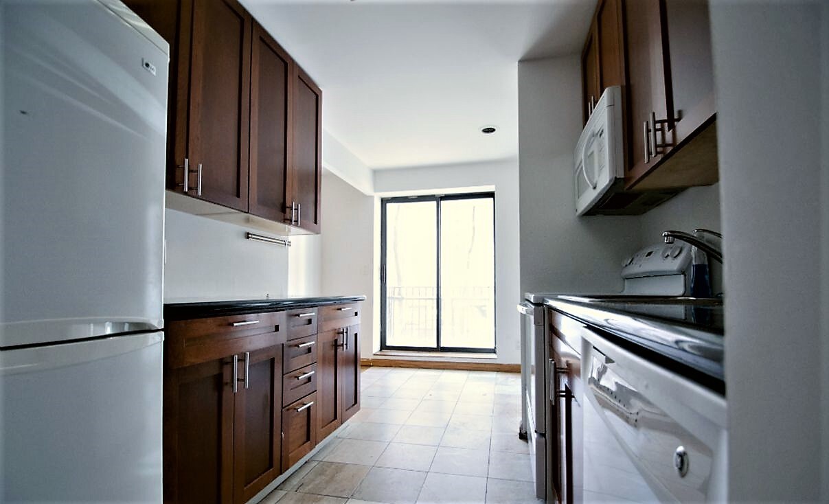 Primary Photo - 370 W 30th St