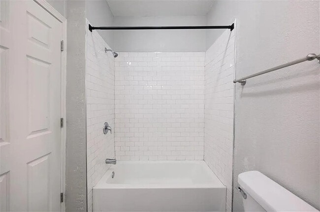 Building Photo - 619 Kiowa St