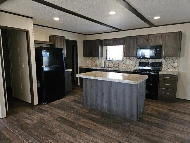 Foto del edificio - 482 McDonald Ln W