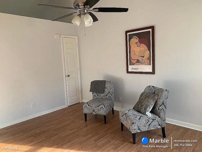 Building Photo - 2 br, 1 bath Townhome - 2518 Hitchcock Dr