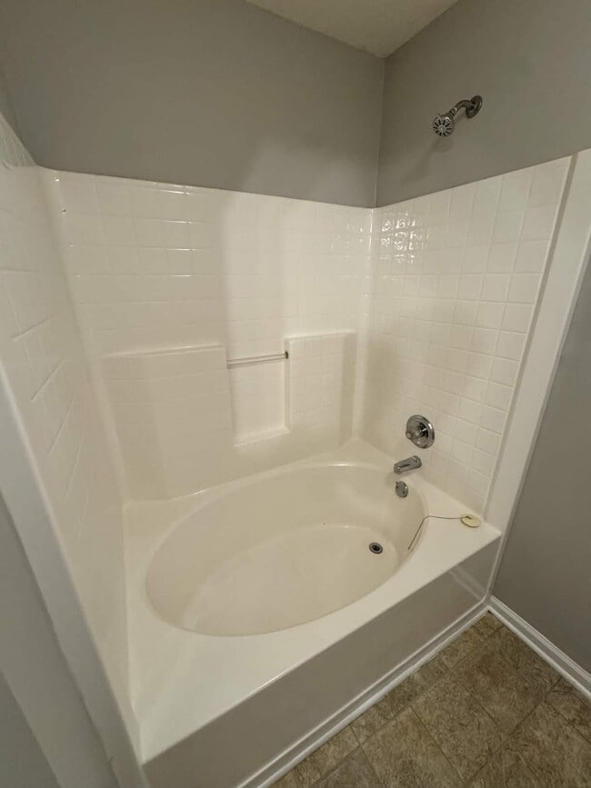 Building Photo - 40 Hanna Dr