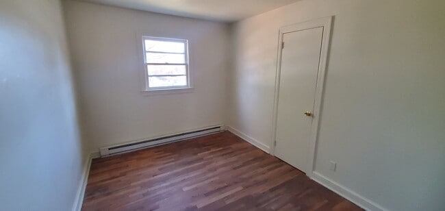 Building Photo - 3 Bedroom 1 Bathroom House