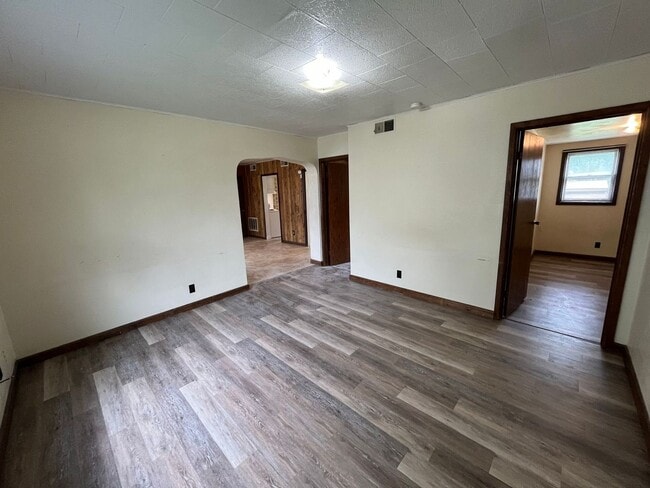 Building Photo - 310 W Arnold St