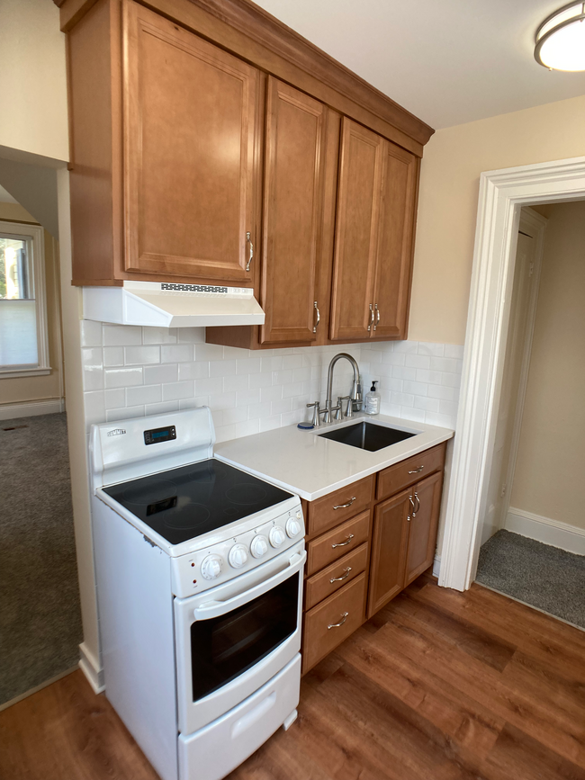 Fully renovated kitchen -- small but highly functional - 90 Preston St