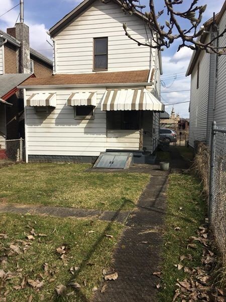 Building Photo - 707 Harriet St