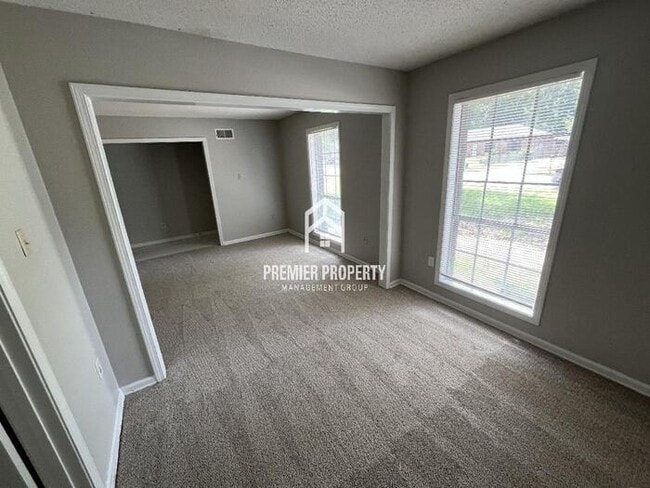 Building Photo - 3236 Maple Hill Dr