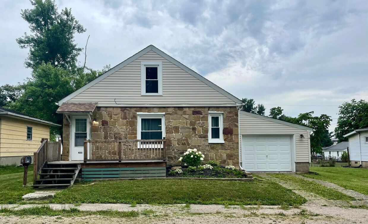 Primary Photo - 435 Wellington Ave