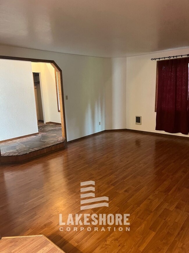 Building Photo - Spacious 4 Bed 3 Bath Lynnwood Home w/ Ful...