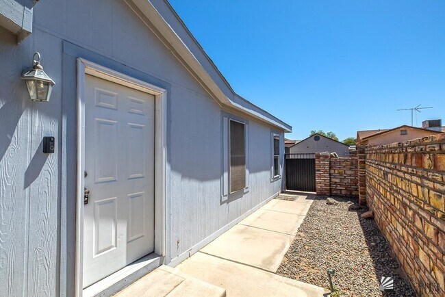 Foto del edificio - 10439 E 37th St