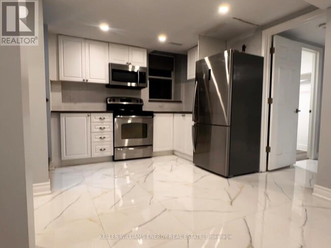 Building Photo - 557 Whistler Dr