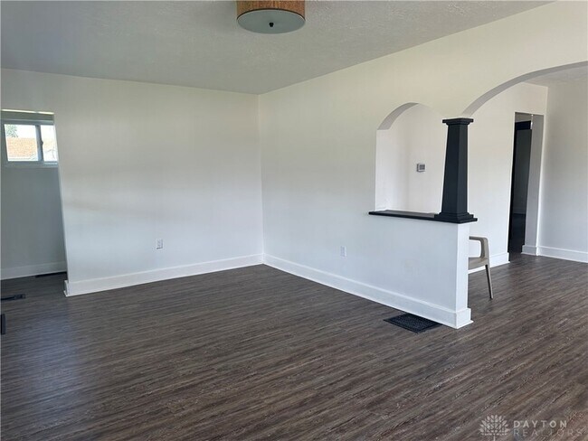 Foto del edificio - 2520 Harshman Rd