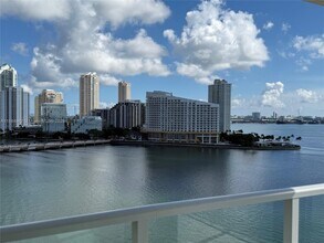 Building Photo - 1155 Brickell Bay Dr