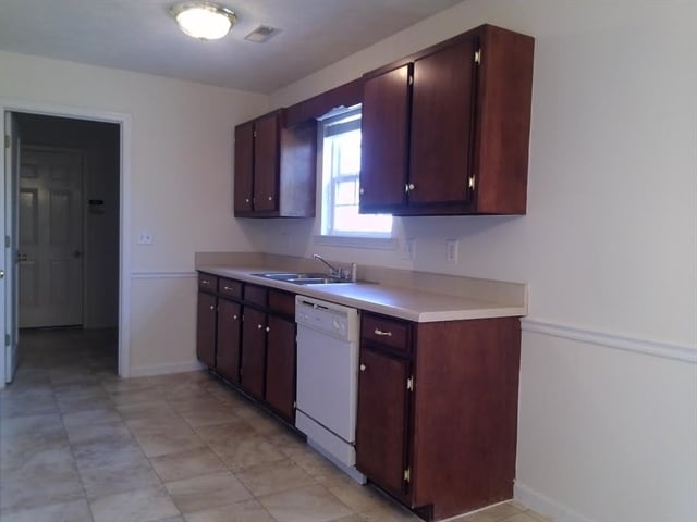 Foto del edificio - 2235 Rosecran Cir