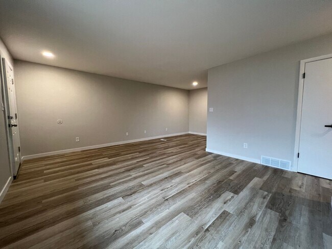Foto del interior - Larch1642 (KC-AM)