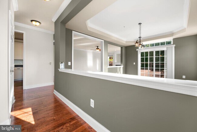 Building Photo - 270 Moir Ave