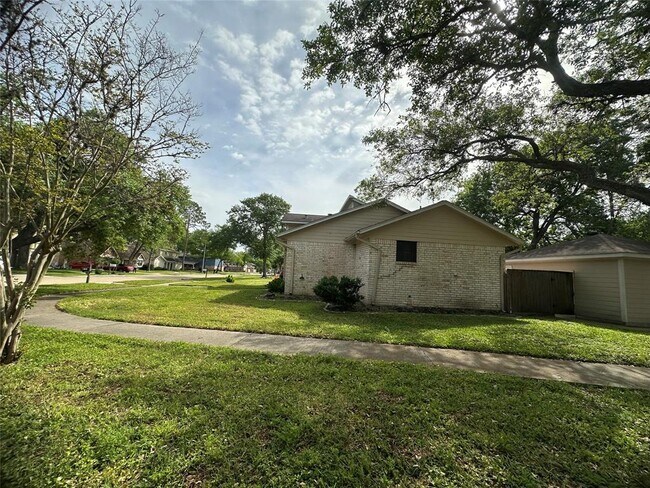 Building Photo - 13919 Baytree Dr