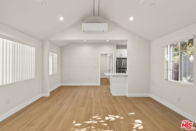 Foto del edificio - 6516 1/2 Beck Ave