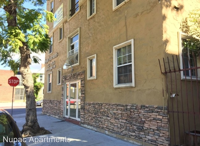 Building Photo - 3006 Royal St