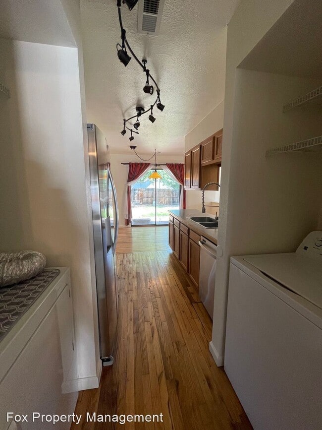 Building Photo - 3 br, 2.5 bath House - 1219 W. Centaur Cir...