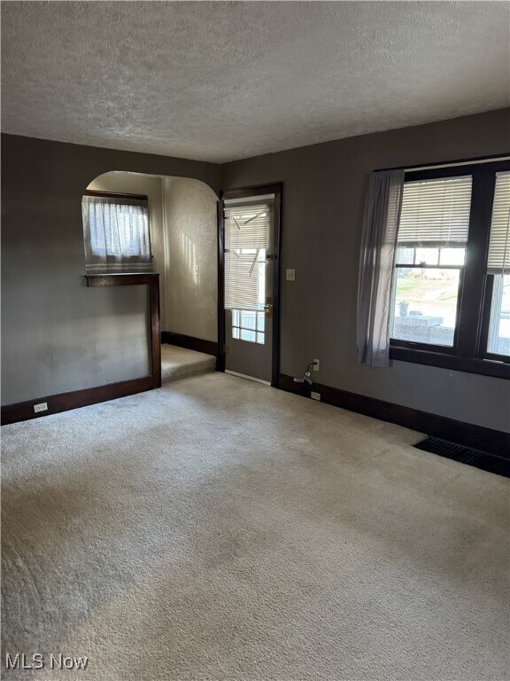 Foto del edificio - 100 Victor Ave