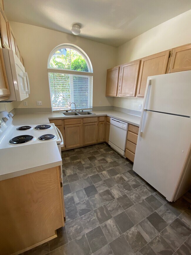 Building Photo - 6304 Barstow Ln SE
