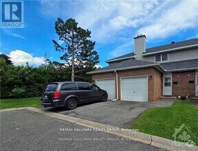 Building Photo - 20-20 Bentbrook Crescent