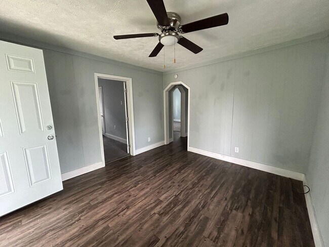 Building Photo - Beautiful 2 bedroom