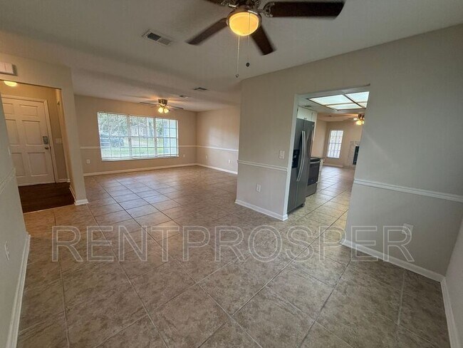 Building Photo - 360 Vincent Dr