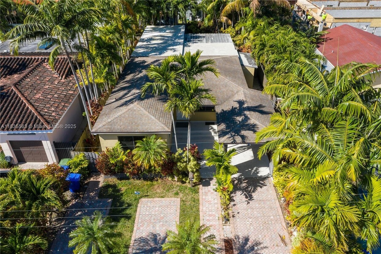 Primary Photo - 2708 SW 33rd Ct