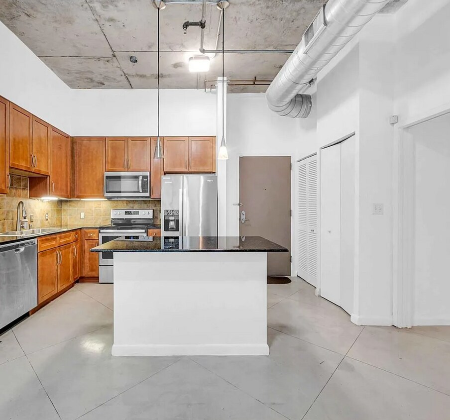 Foto principal - 2001 Biscayne Blvd